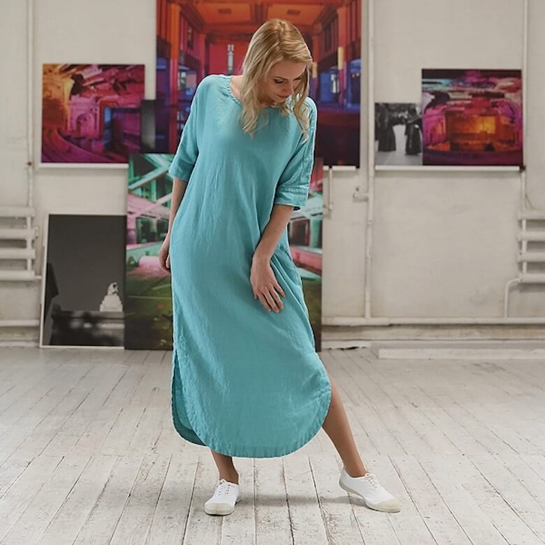 Langes Leinenkleid mit fließender Silhouette